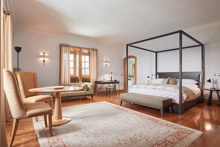 Château pour 30 personnes, avec jacuzzi et terrasse ainsi que sauna et jardin en Provence-Alpes-Côte d'Azur - 3