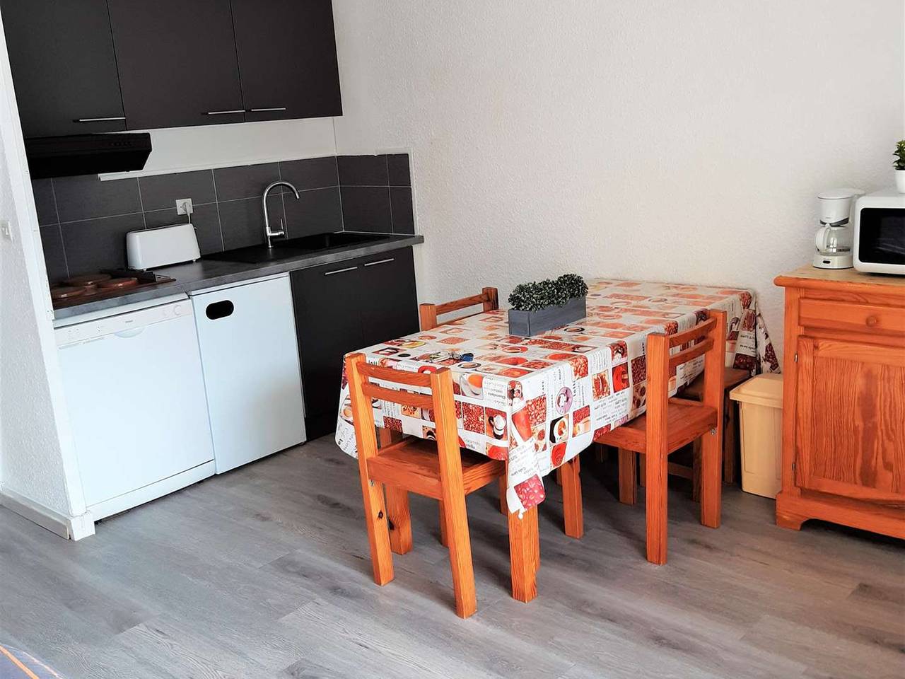 Estudio entero, Estudio Cabina 6 personas - 30m², Balcón sur, cerca de pistas, parking, cocina equipada in Saint-Lary-Soulan, Parque nacional de los Pirineos