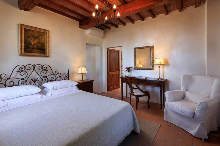 Charmante historische Villa umgeben von 5 Hektar Privatgrundstück in Todi, Perugia Provinz