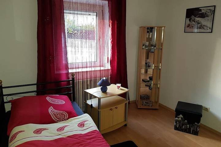 Ganze Wohnung, 54qm-große im Eg gelegene Ferienwohnung mit 4 Zimmern in Fürth, Franken