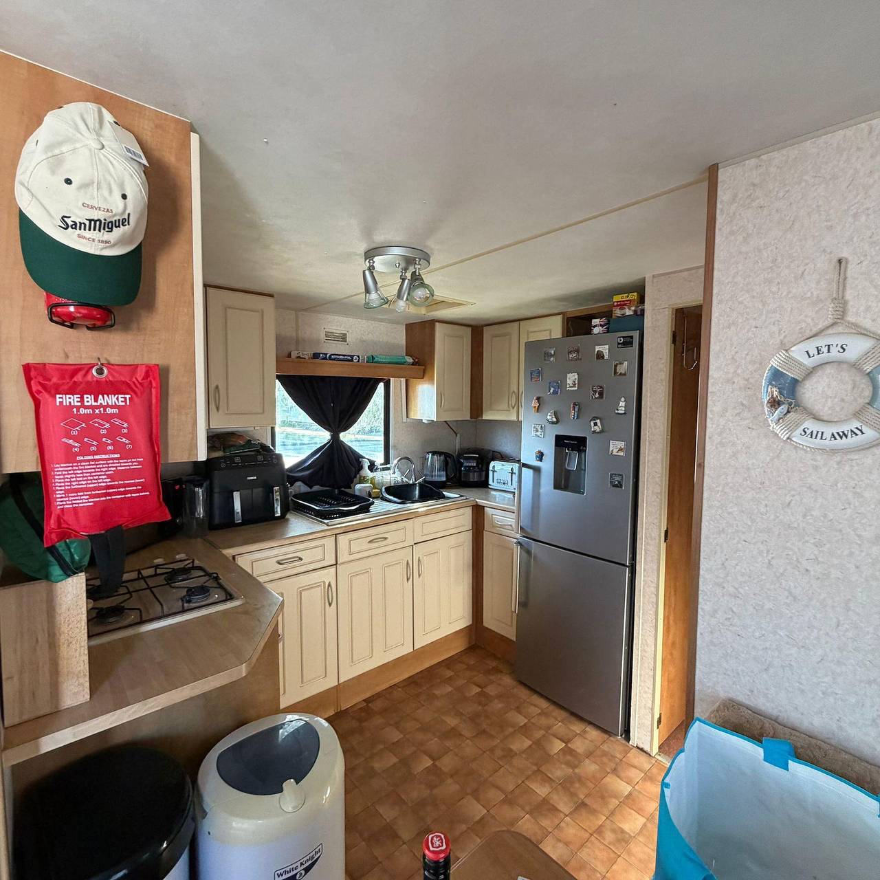 Static Caravan Sleeps 8 with Indoor Pool in Clacton-on-Sea, Essex
