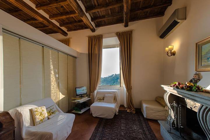 Appartement entier, Penthouse dans le centre de Ariccia, près de Rome avec terrasse panoramique in Ariccia, Parco Regionale dei Castelli Romani