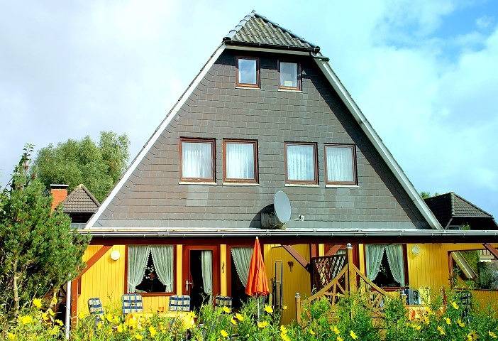 6 Personen Ferienhaus mit 4 Schlafzimmern, Infrarotwaermekabine, mit Blick auf den Weltschiffahrtsweg in Otterndorf in Otterndorf, Cuxland