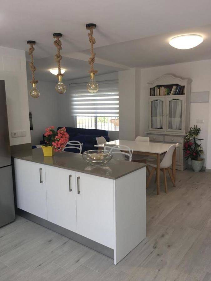 Apartamento para 9 personas, con Balcón y Terraza además de Jardín y Vistas al lago en Burriana