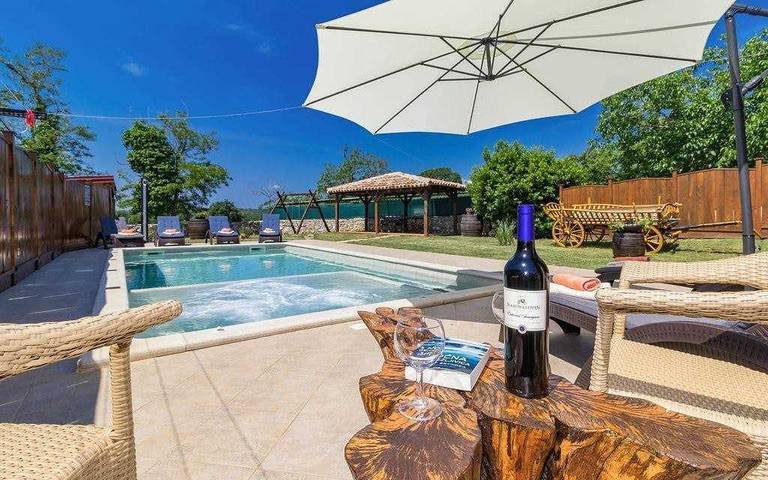 Ferienhaus für 17 Personen, mit Balkon/Terrasse und Terrasse sowie Whirlpool und Pool in Barban - 4