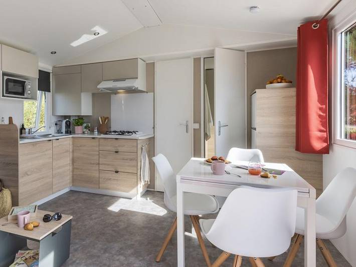 Camping für 6 Personen, mit Seeblick und Kinderpool in Lothringen - 2