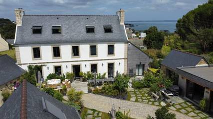 Chambre d’hôte pour 5 personnes, avec vue ainsi que sauna et jardin à Locquirec
