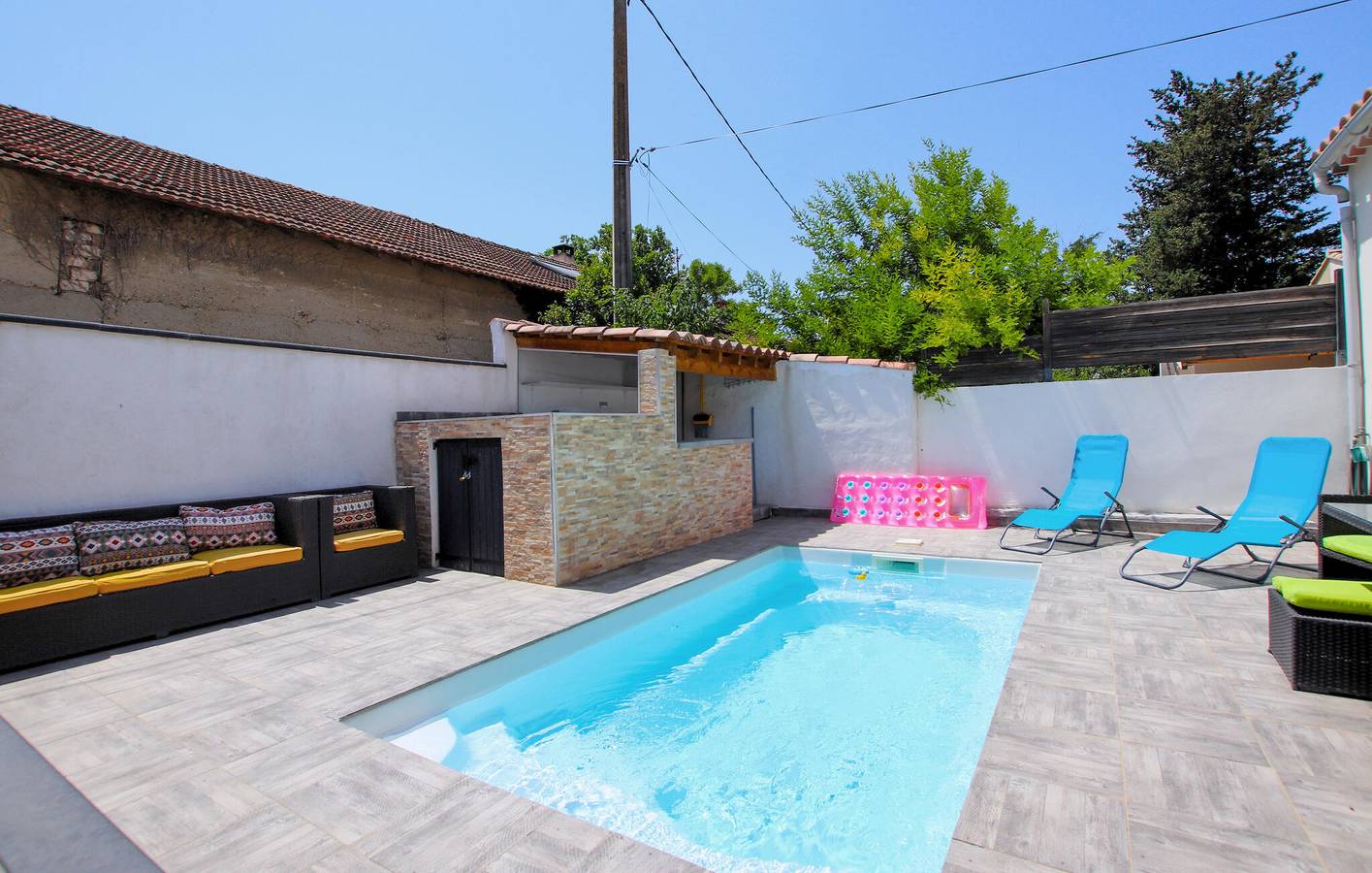Moderne Wohnung mit Pool, WLAN und Parkplatz in der Nähe von Jonquerettes in Morières-lès-Avignon, Vaucluse