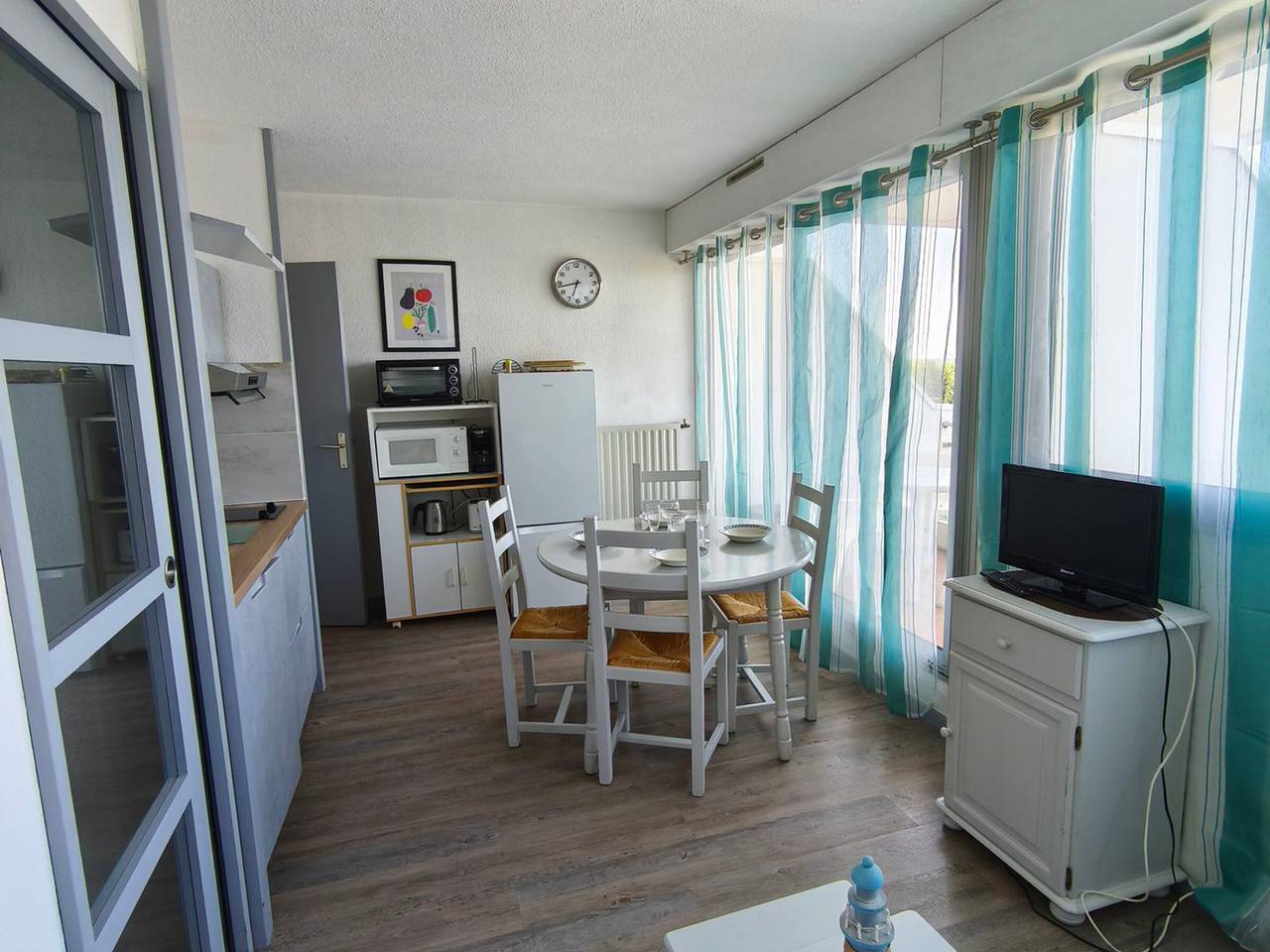 Studio entier, Studio cosy à La Rochelle avec balcon et parking privé in La Rochelle, Région de La Rochelle