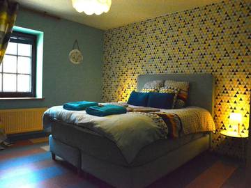 Gîte pour 9 personnes, avec sauna et jardin ainsi que jacuzzi et piscine dans Redu