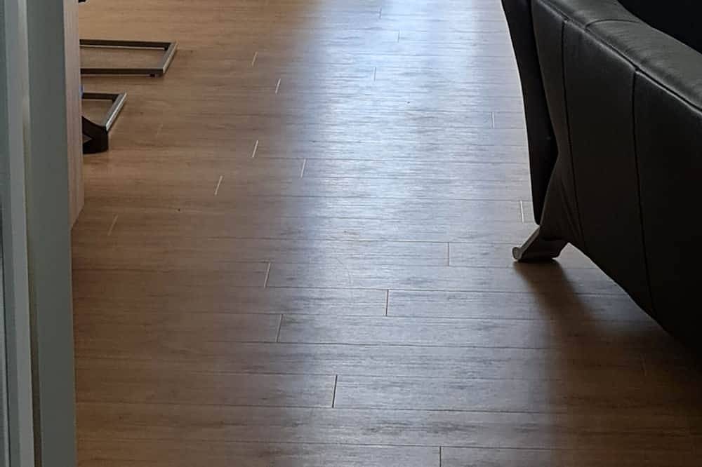 Geheel appartement, Prora 1. Reihe 85 qm Fewo bis 4 Pers. Vollausstattung Neuwertig in Prora, Binz