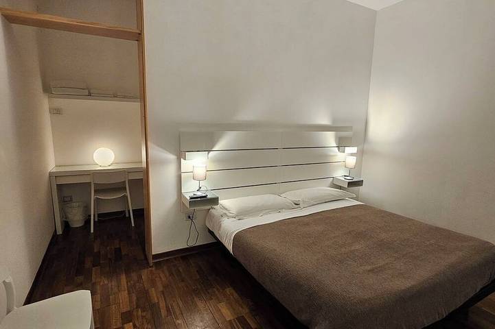 Double or Twin - Private Bathroom Inside and Private Parking in Loco in Potenza, Province de Potenza