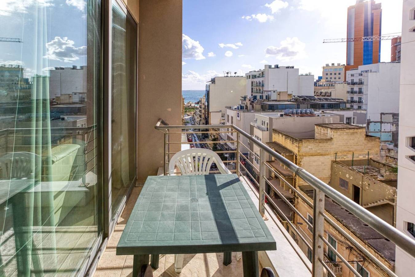 Entire apartment, Roulette — Your St Julian’s Base for a Fun Getaway in Paceville, San Giljan