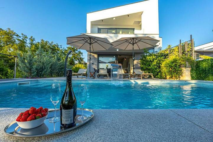 Ferienhaus für 10 Personen, mit Haustier in Pinezici