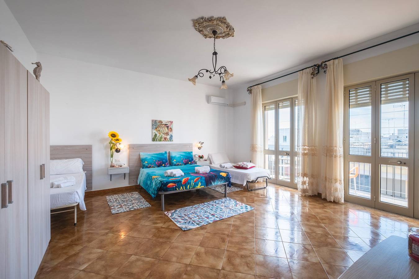 Casa Vacanze 'Azzurro Luxury Room Controvento' con vista mare, Wi-Fi e aria condizionata in Porto Cesareo, Golfo di Taranto
