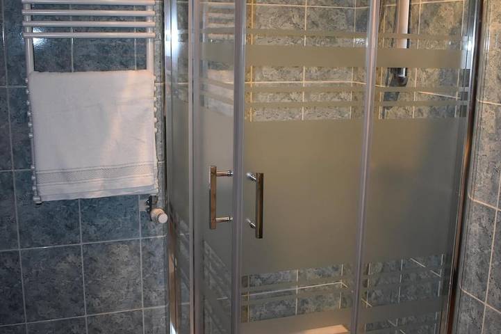 Casa vacacional con jardín tropical, piscina, jacuzzi, internet, calefacción central. in Corumbela, Sayalonga