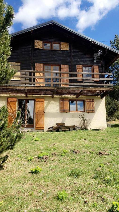 Chalet pour 6 personnes, avec jardin et balcon ainsi que vue sur le lac et vue