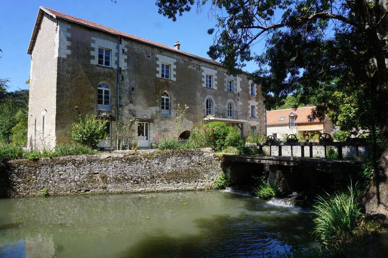 Le Moulin de Moquesouris - Chambres d'hôtes et table d'hôte in Nazelles-Négron, Région de Tours