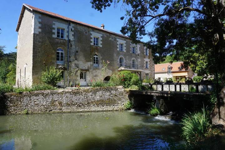 Chambre d’hôte pour 2 personnes, avec vue ainsi que jardin et terrasse à Nazelles-Négron