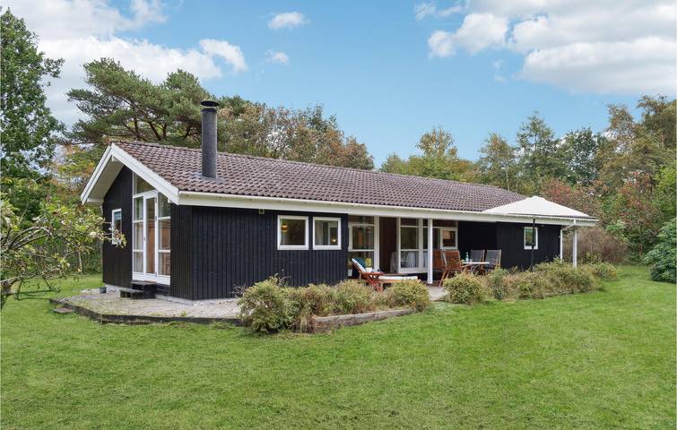 Ferieudlejning for 6 personer, med Terrasse og Have i Nykøbing Sjælland