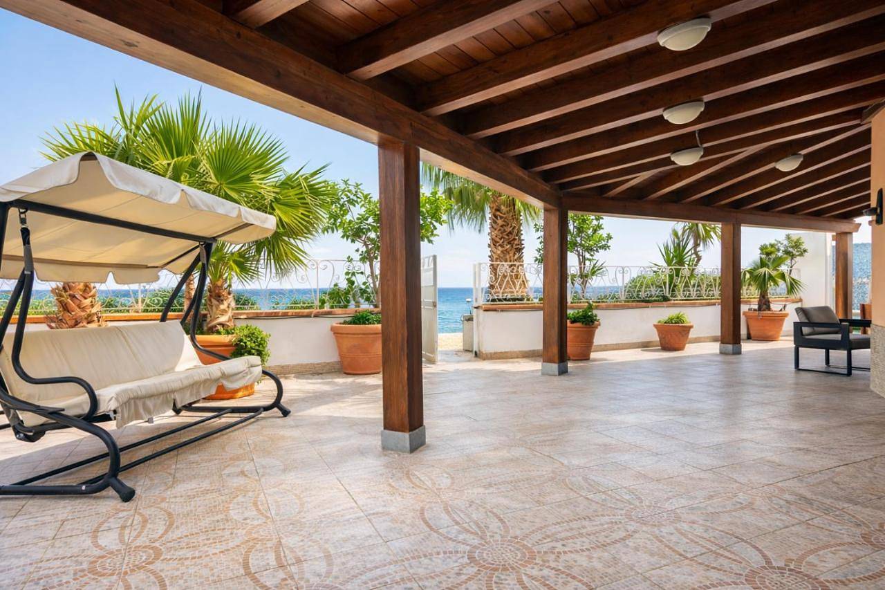 Sicily Mistral Marinello Villa fronte mare con accesso diretto in Patti, Province de Messina