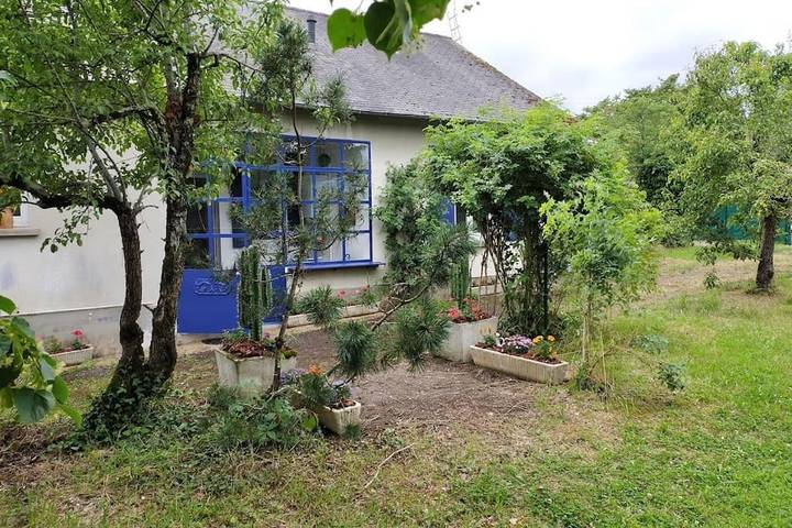 Location de vacances pour 8 personnes, avec Terrasse et Jardin ainsi que Piscine et Vue sur le lac à Saint-Benoît-du-Sault