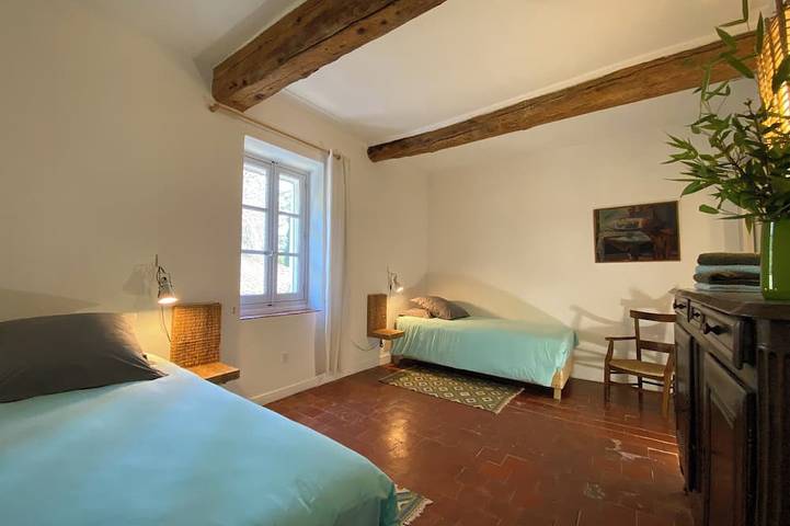 Ferienhaus - 4   Räume - 6   Personen in L'Isle-sur-la-Sorgue, Vaucluse