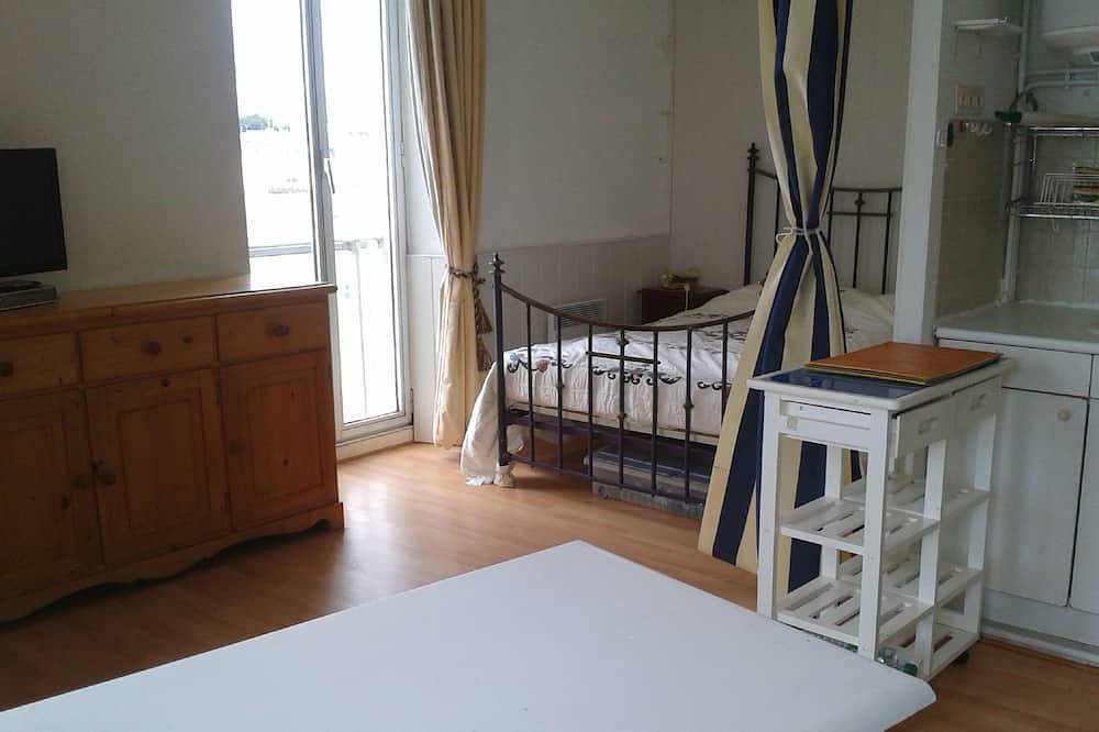 Entire apartment, Studio \"On the Port\", On the Wharf in Île-Tudy, Quimper region