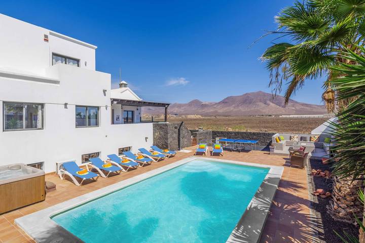 Villa für 10 Personen, mit Whirlpool und Terrasse auf Lanzarote