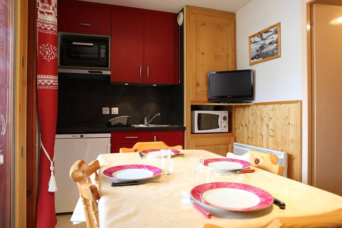 Entire studio, Résidence Saint Sébastien - Studio sleeping corner 4 people (13) in Aussois, Saint-Jean-de-Maurienne region