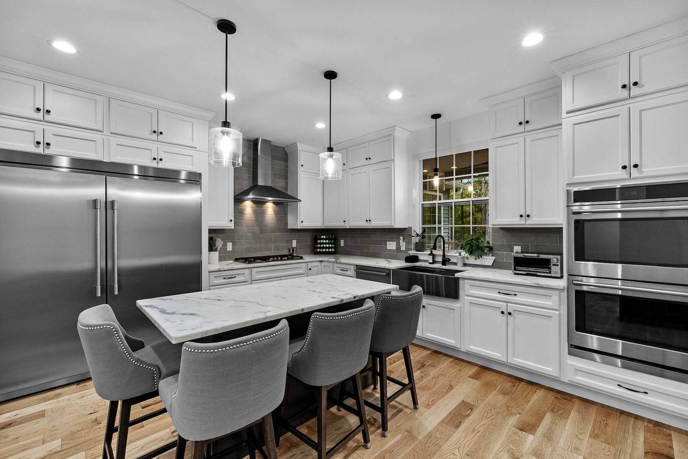 Luxe Lakefront 10min2Jfbb w Beach Gameroom Firepit in Blakeslee, Monroe County (PA)