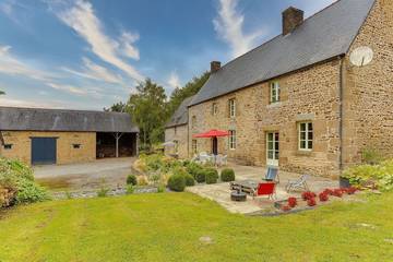 Location de vacances pour 6 personnes, avec jardin et terrasse à Saint-Ouen-la-Rouërie