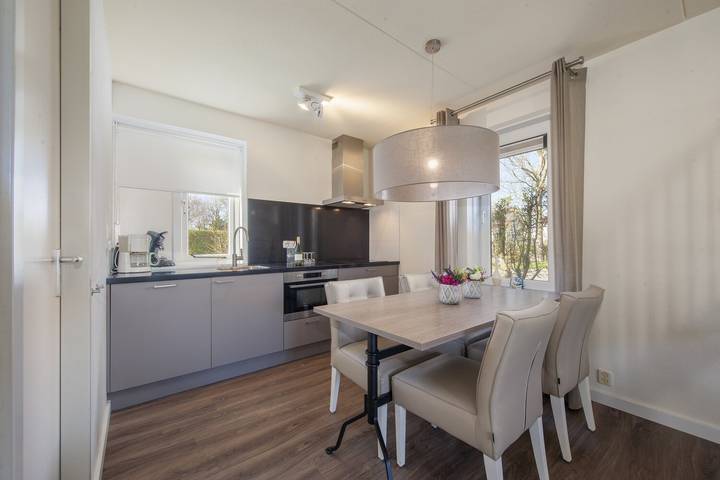 Ferienhaus für 4 Personen, mit Balkon/Terrasse und Terrasse sowie Garten und Pool in Noord-Beveland - 2