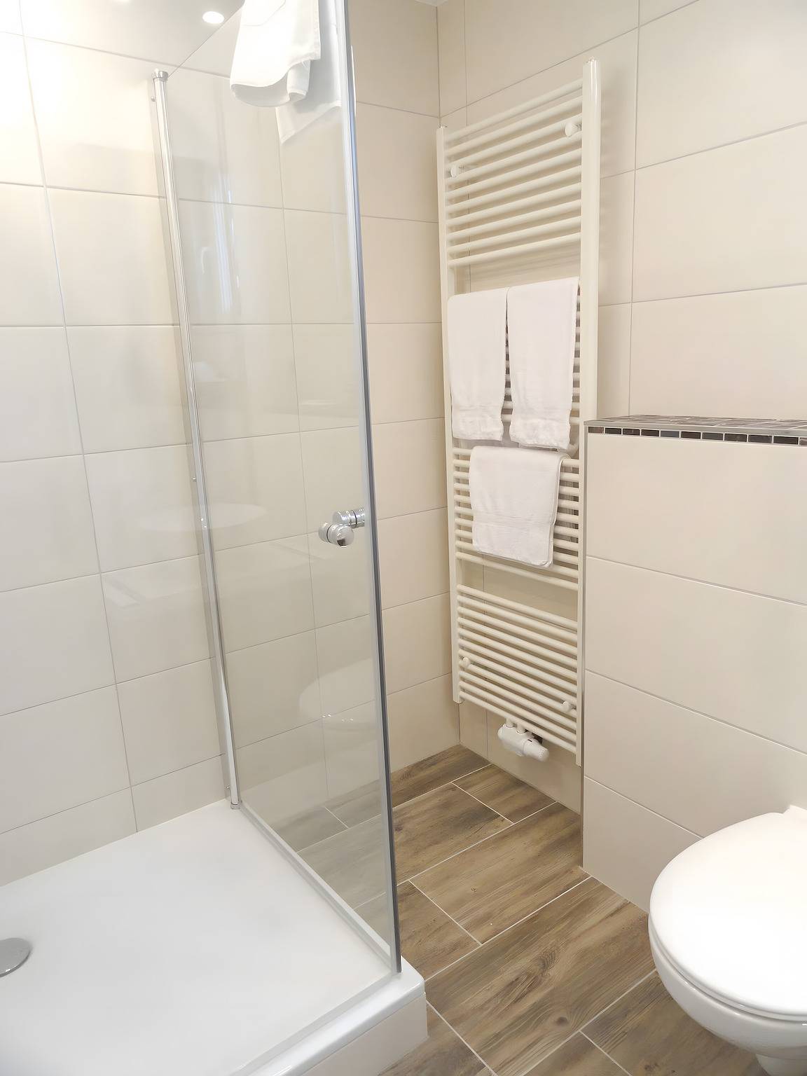 Appartement entier, Appartement 'Karins Pension Zimmer 2' avec Wi-Fi in Lampertheim (Hessen), Bergstraße