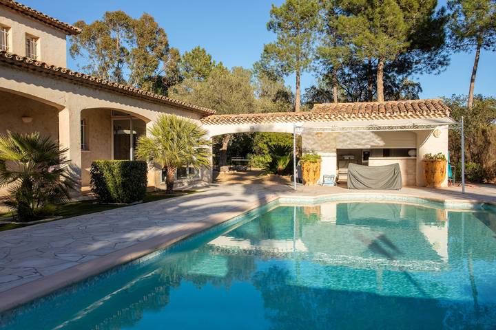 Appartement de vacances pour 2 personnes, avec jardin à Roquebrune-sur-Argens