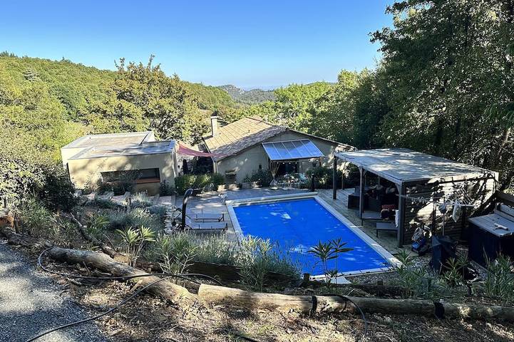 Gîte pour 2 personnes, avec jardin ainsi que terrasse et piscine à Pardailhan