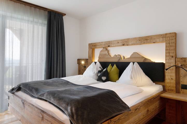 Entire apartment, Holiday Apartment 'Platiederhof Apt Unterpulg' with Mountain View, Shared Garden & Wi-Fi in Tschöfas, Lajen