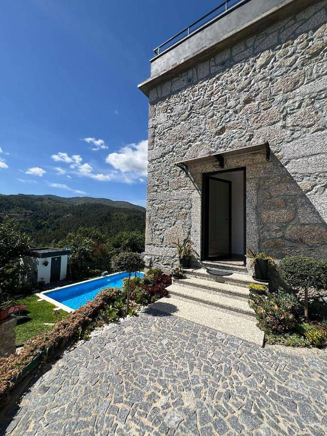 Location de vacances pour 6 personnes, avec vue ainsi que balcon et piscine à Terras de Bouro - 3