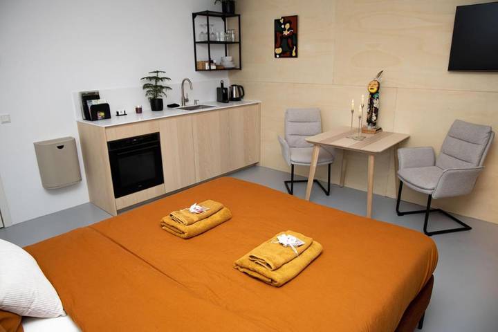 B&b voor 2 personen, with Terras and Tuin as well as Uitzicht in Bergen op Zoom