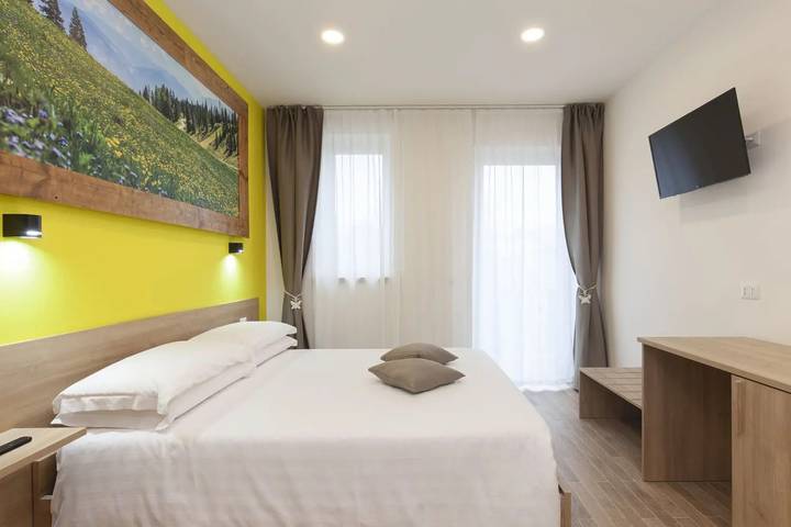Ferienhaus 'Alle Arce' mit Blick auf den See, Wi-Fi und Klimaanlage in Domegge di Cadore, Östliche Dolomiten