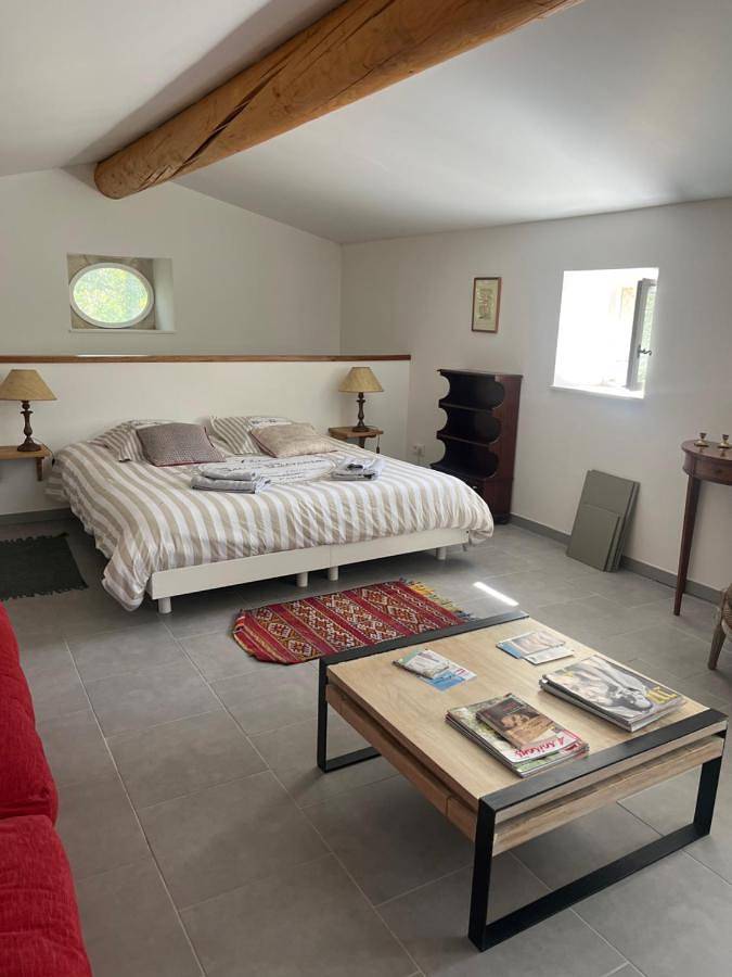 Location de vacances pour 2 personnes, avec vue et balcon à Grignan - 2
