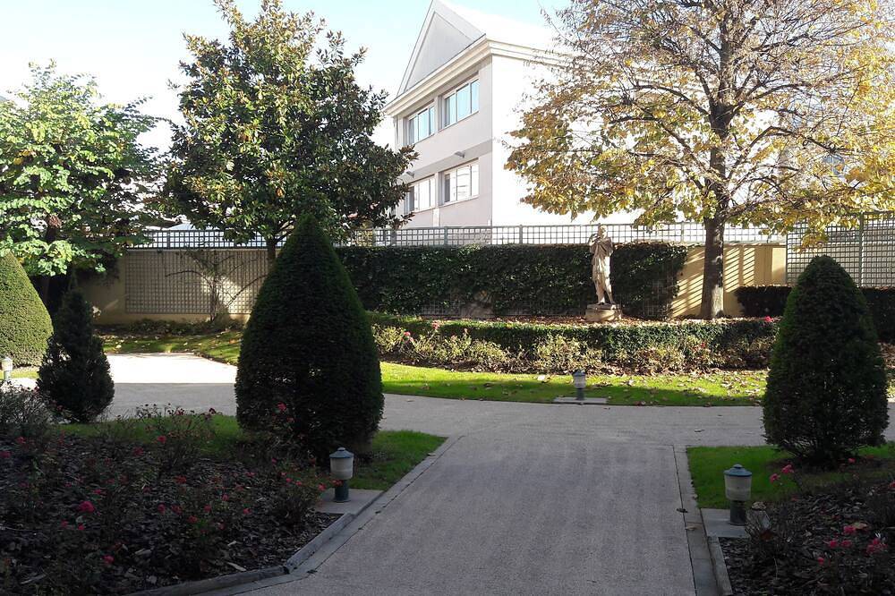 Appartement entier, Studio en hyper centre-ville Rue Auguste Mounié in Antony, Hauts-de-Seine
