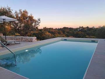 Location de vacances pour 6 personnes, avec vue ainsi que jardin et piscine à Antonelli