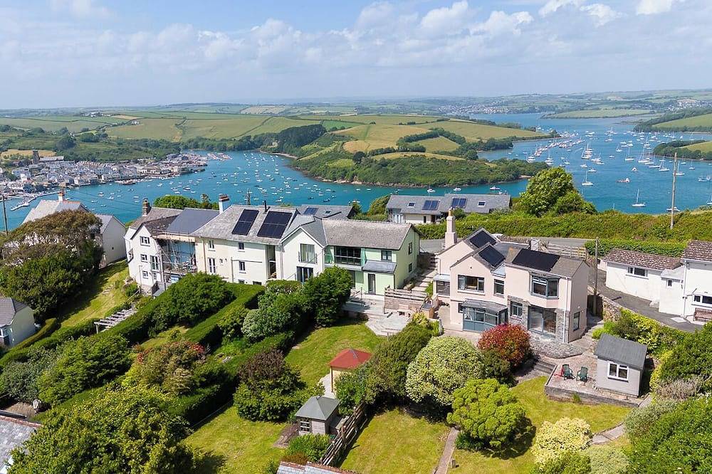 5 Bedroom House Walking distance to Beaches & Ferry to Salcombe in East Portlemouth, South Devon