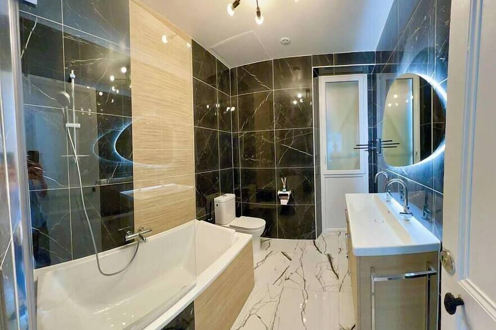 Entire apartment, Appartement de Luxe Avec Fresque in Fontainebleau, Seine-et-Marne