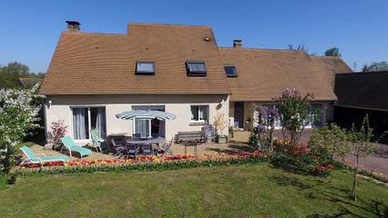 Gîte pour 6 personnes, avec terrasse et jardin à Yvré-l'Évêque