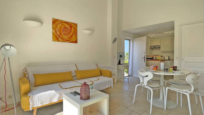 Ganze Ferienwohnung, Apartment T2 - 3 Personen - Klimaanlage - Pool und Tennisresidenz - Freier Blick - Sainte Maxime in Sainte-Maxime, Mittelmeerküste (Frankreich)