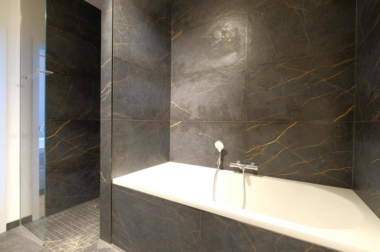Double Room with Private Bathroom in Mons (Hennegau), Henegouwen