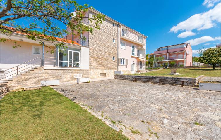 Ferienwohnung für 4 Personen, mit Terrasse in Sveti Filip i Jakov - 2