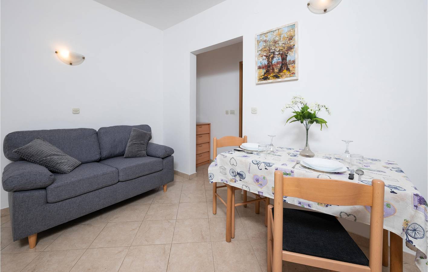 Ganze Ferienwohnung, Gemütliche Wohnung mit Terrasse, WLAN und 1 km zum Strand in Banjole, Südküste Istrien
